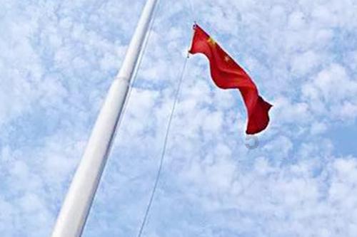 此人是金庸笔下的“轻功第一人”，段誉和韦一笑都得靠边站
