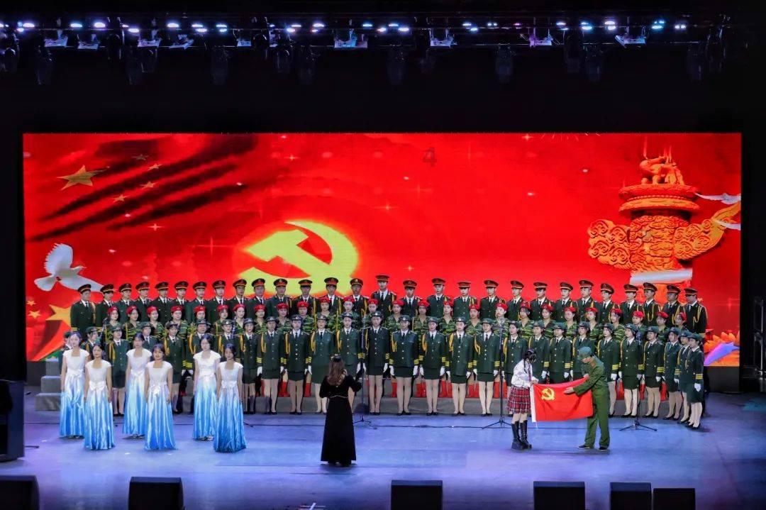 购买的二手房，原房主还未将户口签出，本人无法落户，有什么办法？游戏画面
